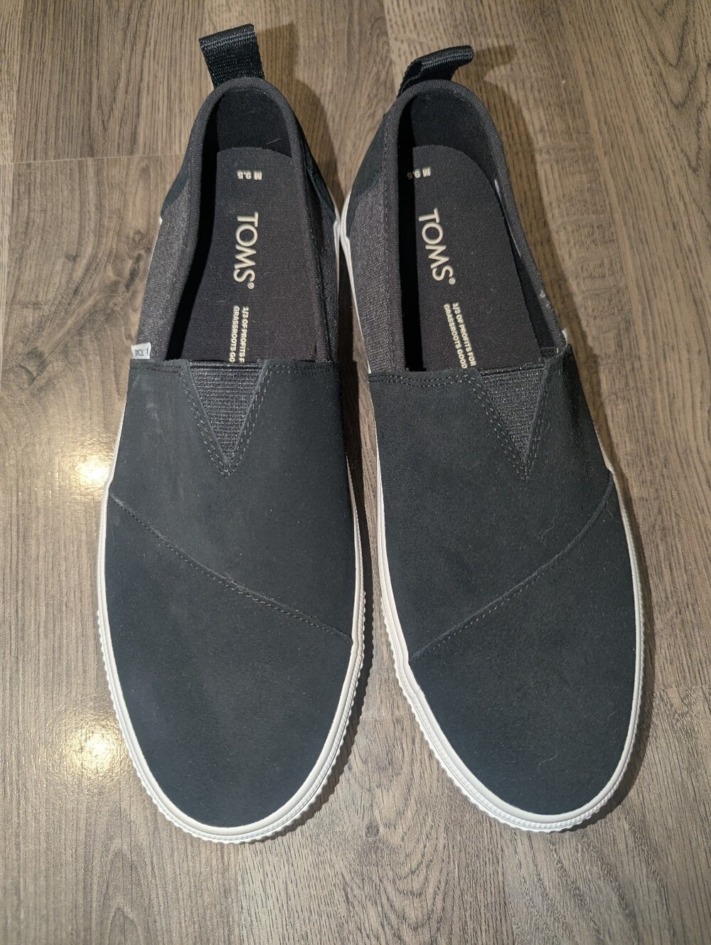 Size 9.5 TOMS Men’s Slip-On Loafers in Black with White Sole Like new